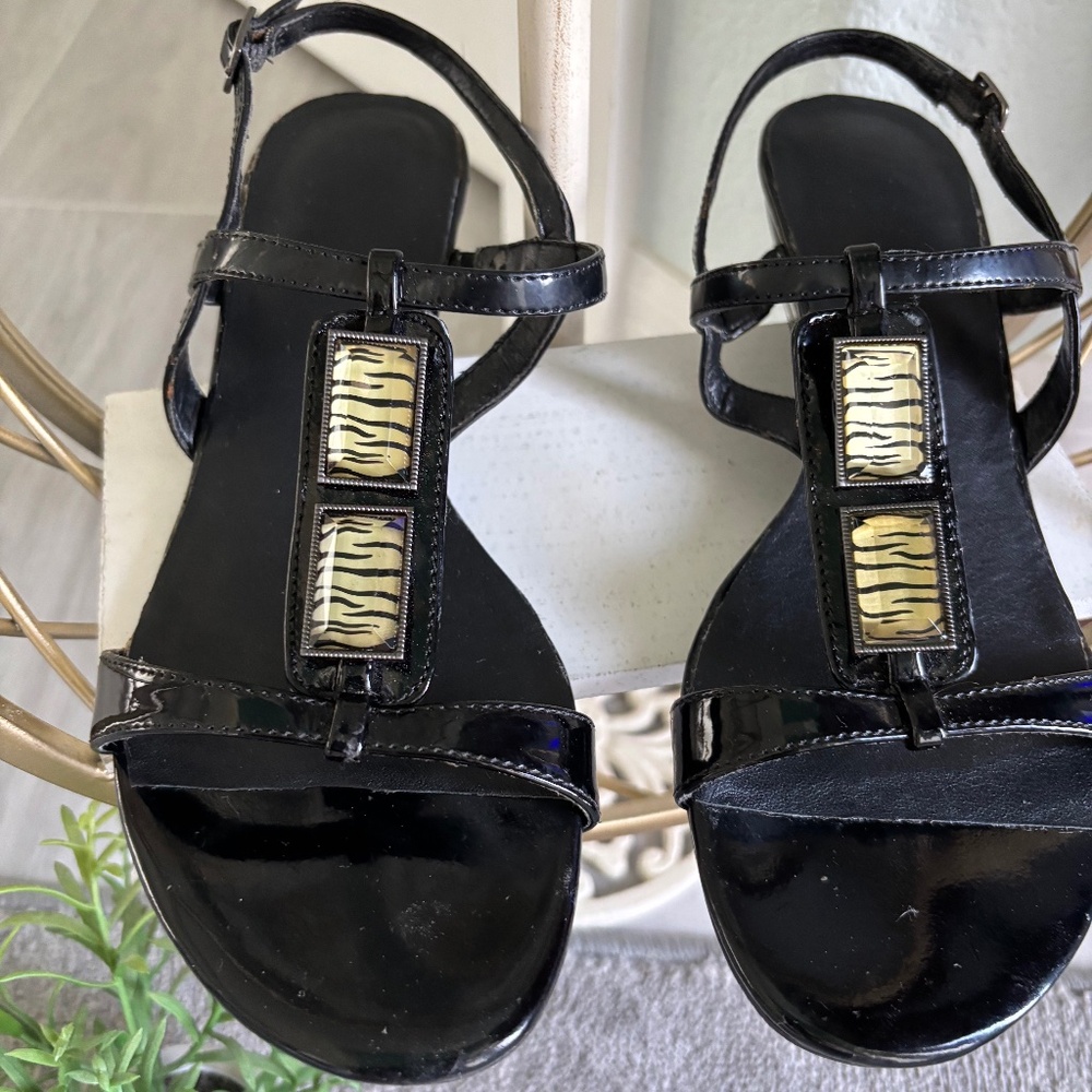 Dana Buchman Black Patent Mini Wedge Sandal Sz 7.5